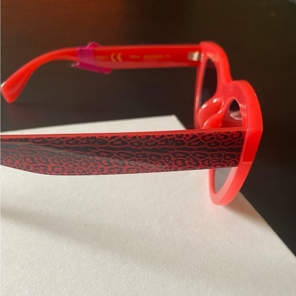 NWT-BETSEY JOHNSON-RED FRAME SUNGLASSES